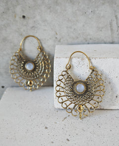 Ohrringe aus Messing mit Mondstein, Mandala Ohrringe, Mondstein Ohrringe Gold, Boho Ohrringe, Hippie Schmuck - CocosyBerlin
