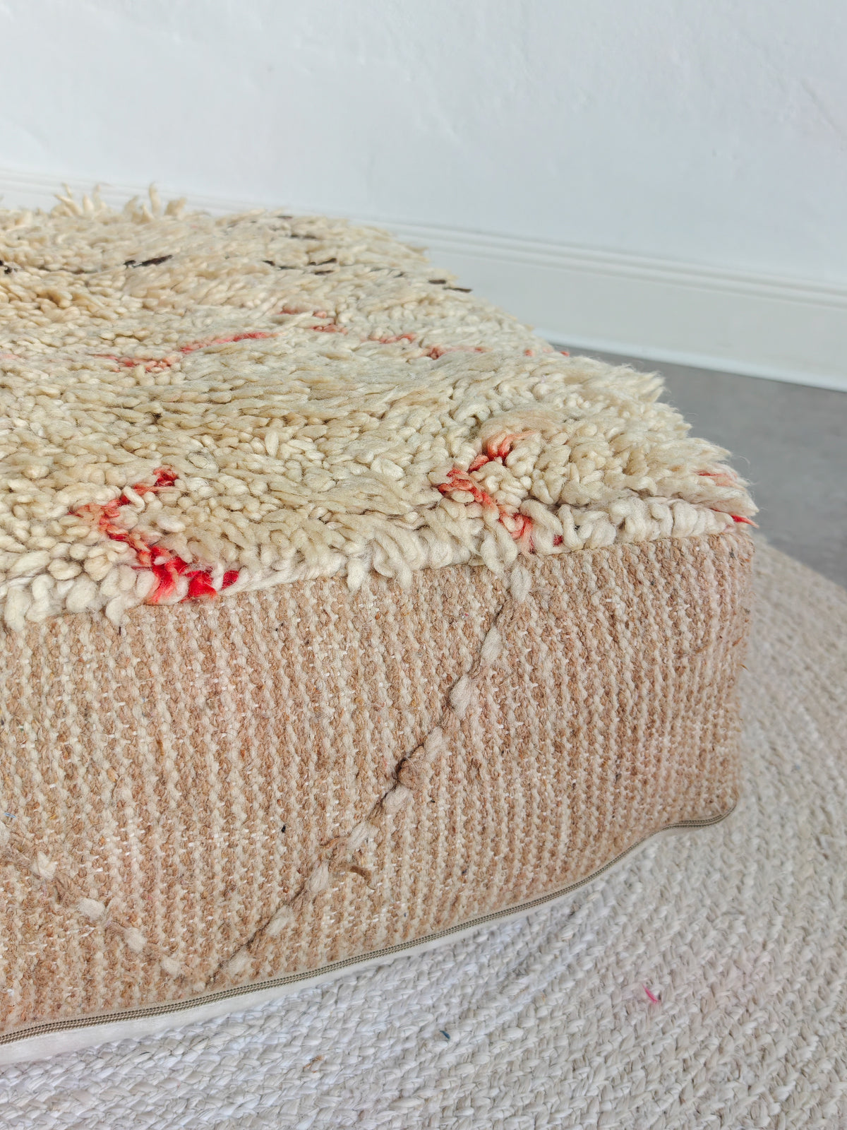 Marokkanischer Pouf, Berber Boho Bodenkissen aus Wolle