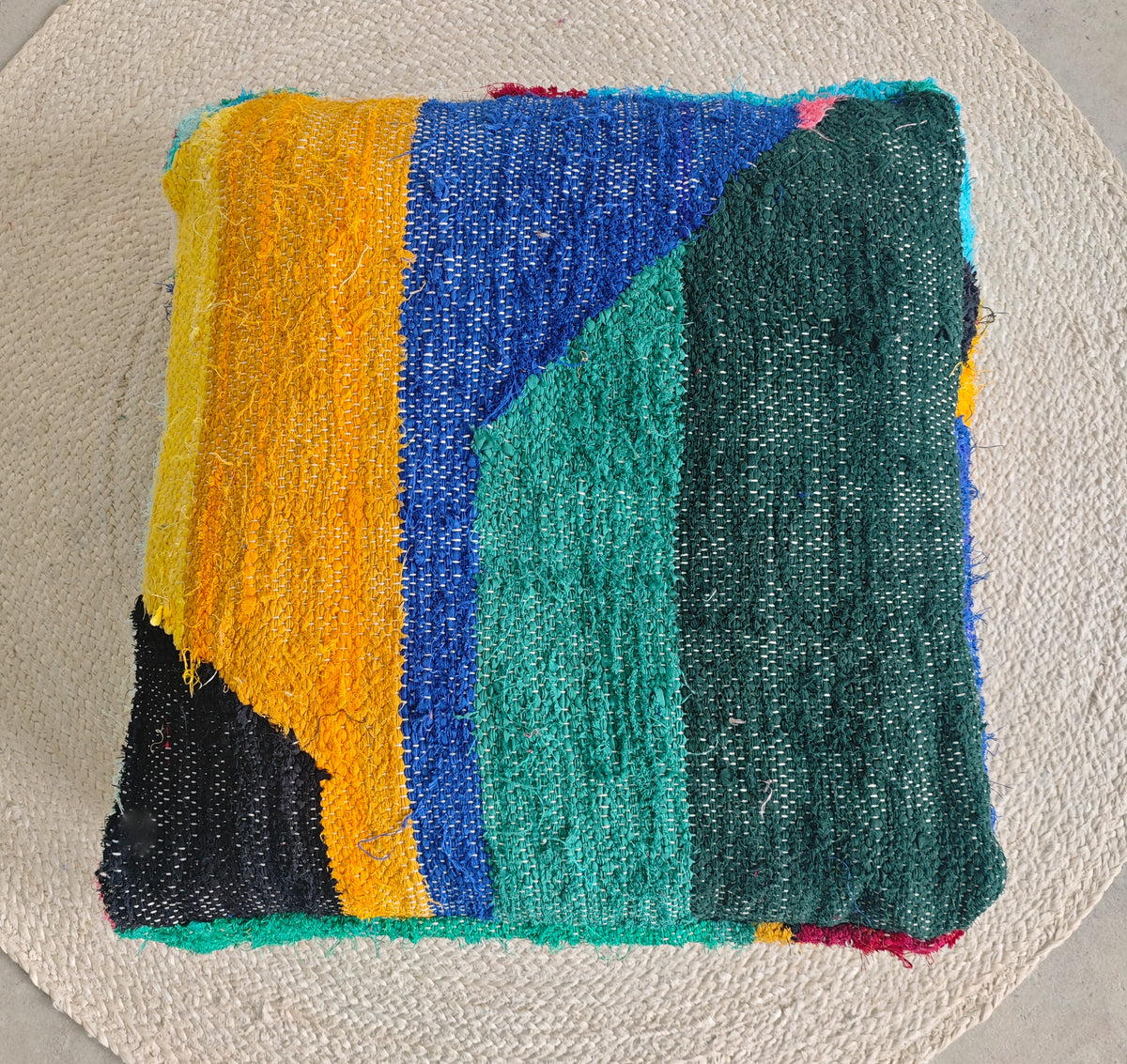 Marokkanischer Upcyling Pouf bunt aus Stoffresten, Boho Bodenkissen Cocosy Premium Collection