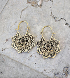 Kleine Mandala Blume Ohrringe aus Messing, Goldene Ohrringe, Boho Ohrringe, Hippie Ohrringe - CocosyBerlin