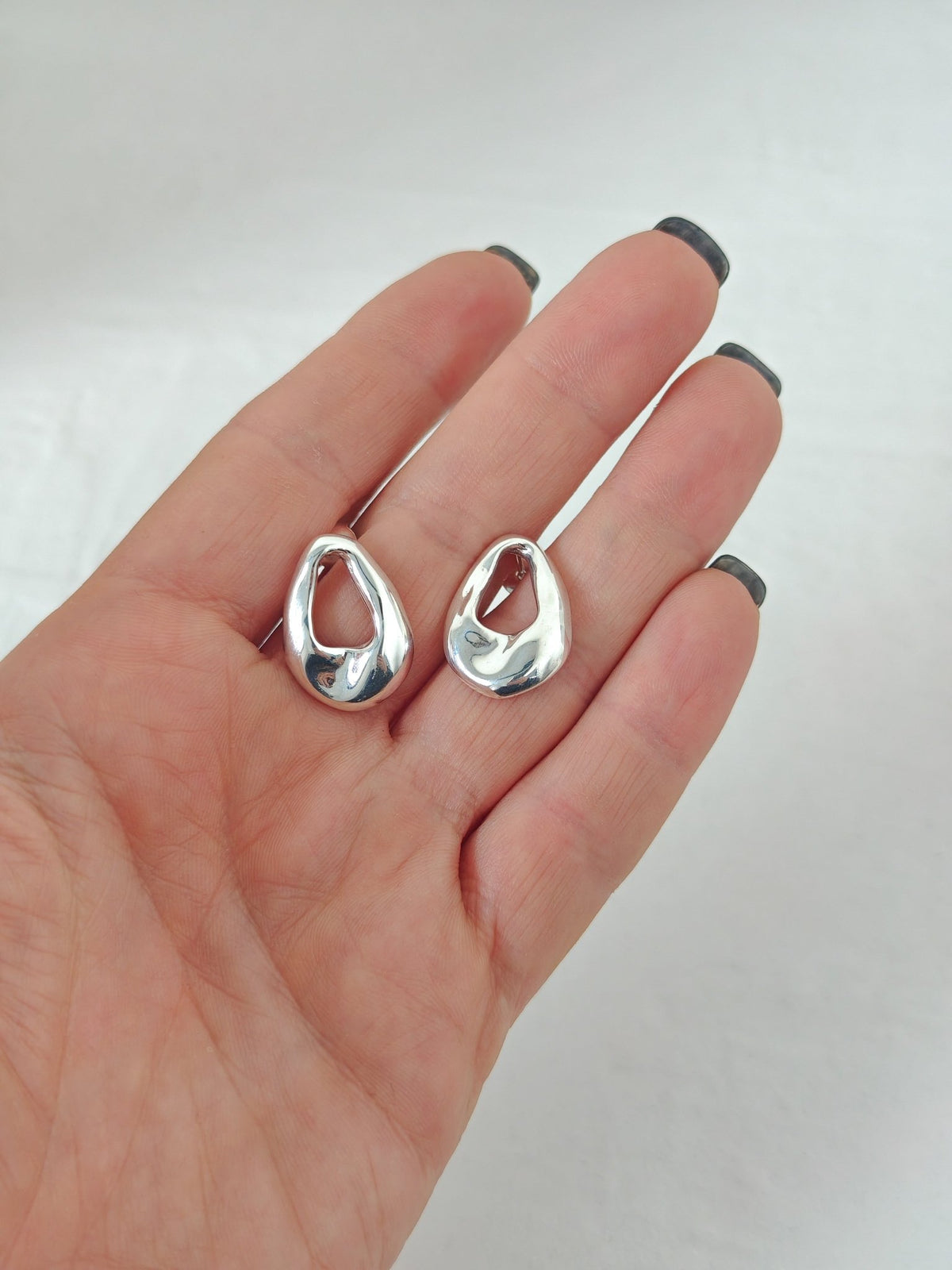 Organic kleine Ohrstecker aus 925 Silber, ovale Y2K Ohrringe, Silver Earrings - CocosyBerlin