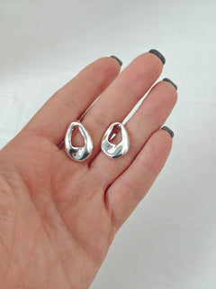Organic kleine Ohrstecker aus 925 Silber, ovale Y2K Ohrringe, Silver Earrings - CocosyBerlin