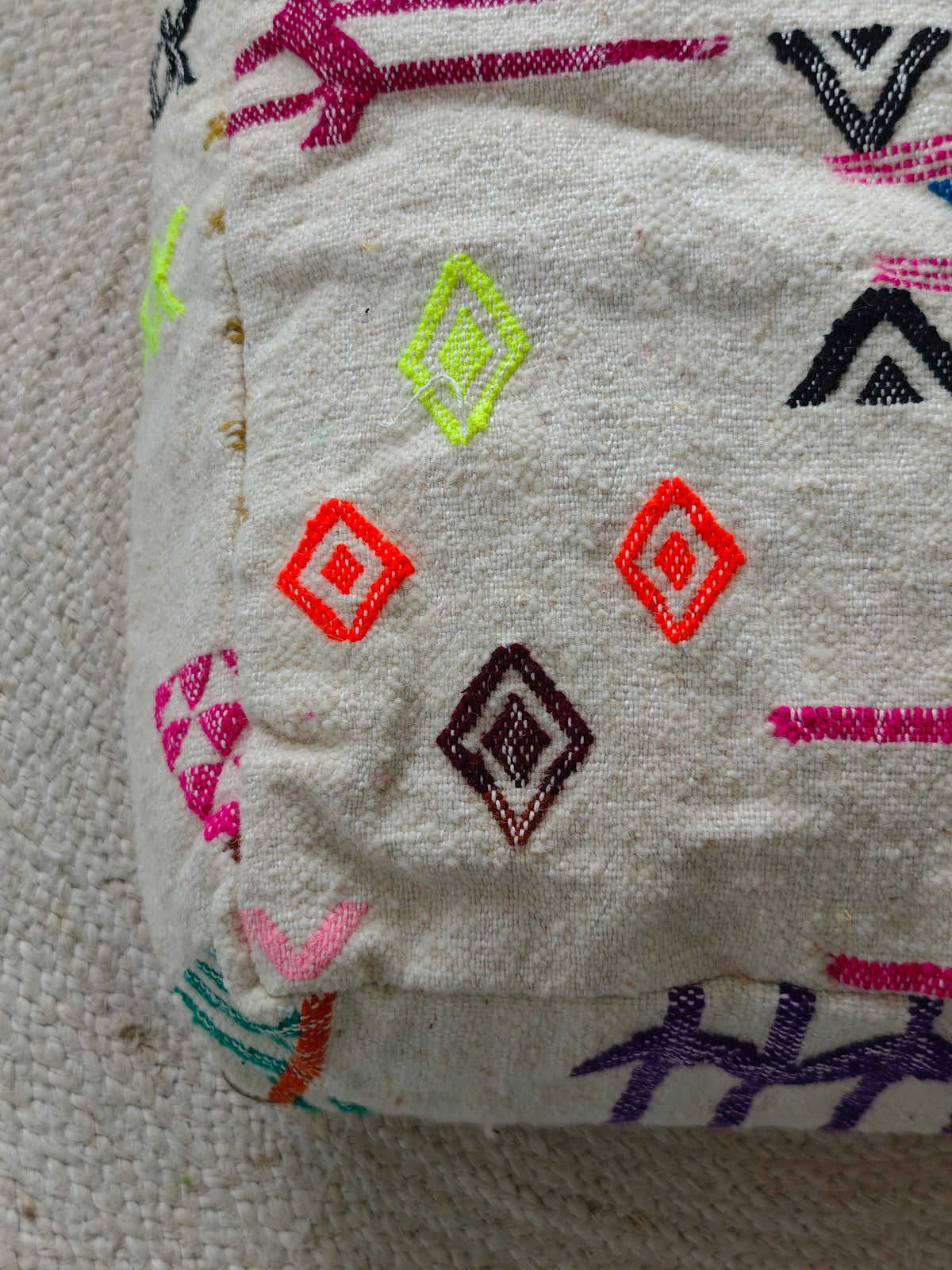 Pouf aus Wolle quadratisch und bunt / Rosa / PInk / Violett, Kelim Bodenkissen, Handarbeit (Kopie) (Kopie)