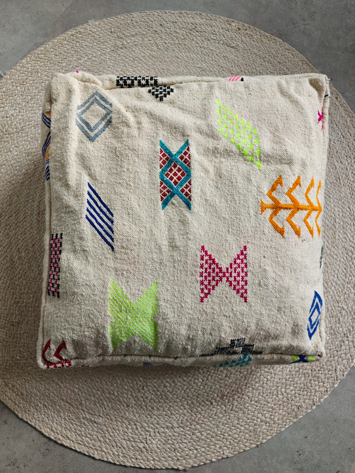 Marokkanischer Pouf aus Wolle, Kelim Bodenkissen quadratisch und bunt, Handarbeit