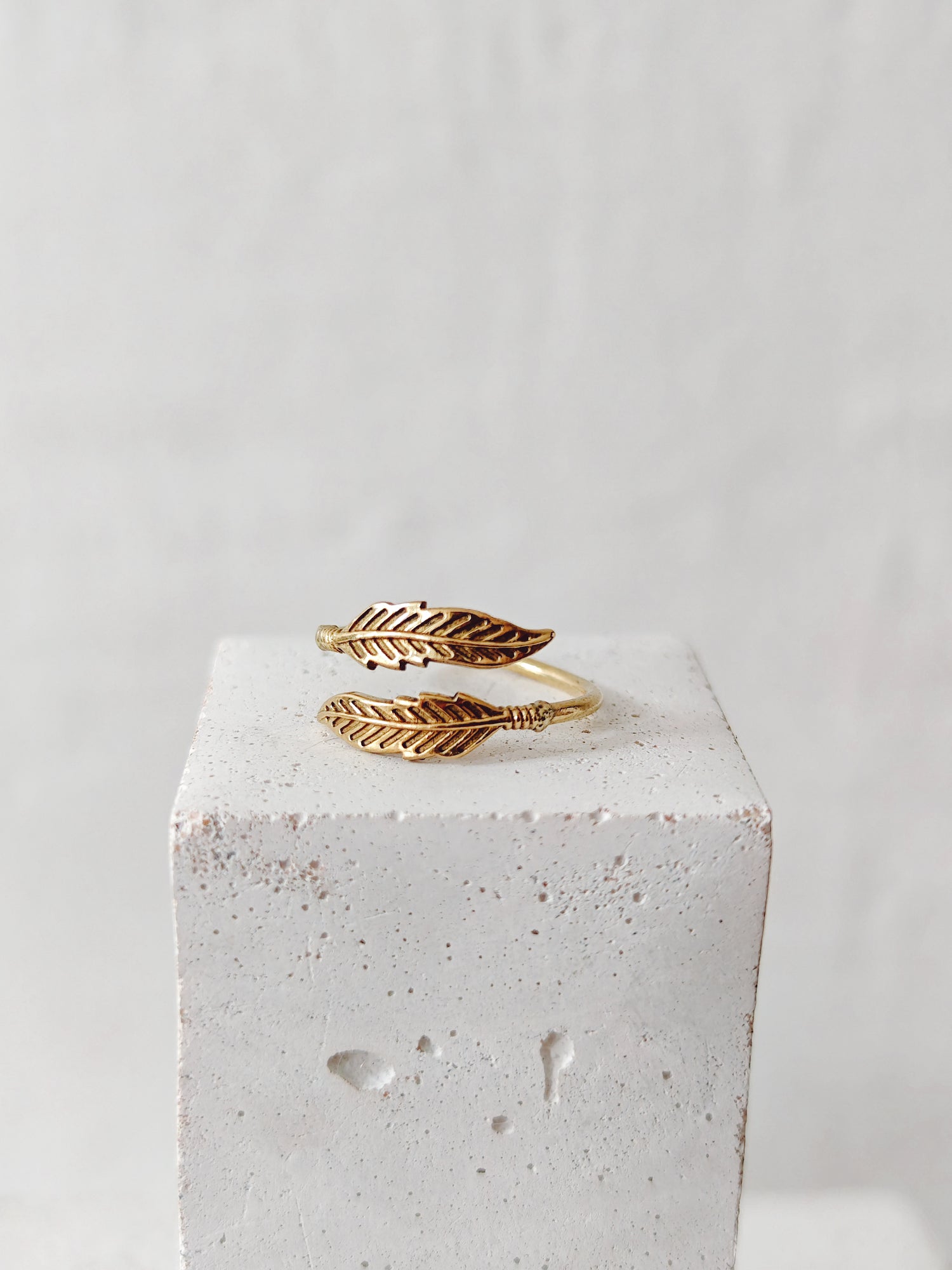 Feder Ring aus Messing, Verstellbarer Fingerring, Handgemachter Boho Messingring, Bohemianstil