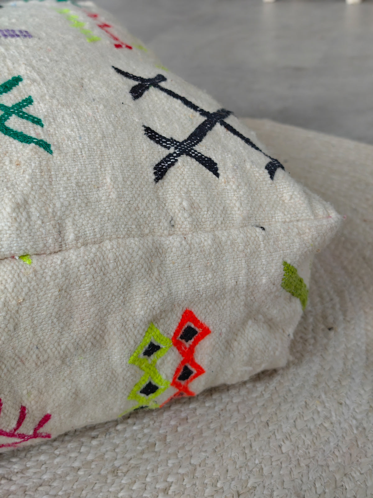 Pouf aus Wolle quadratisch und bunt, Kelim Bodenkissen, Handarbeit