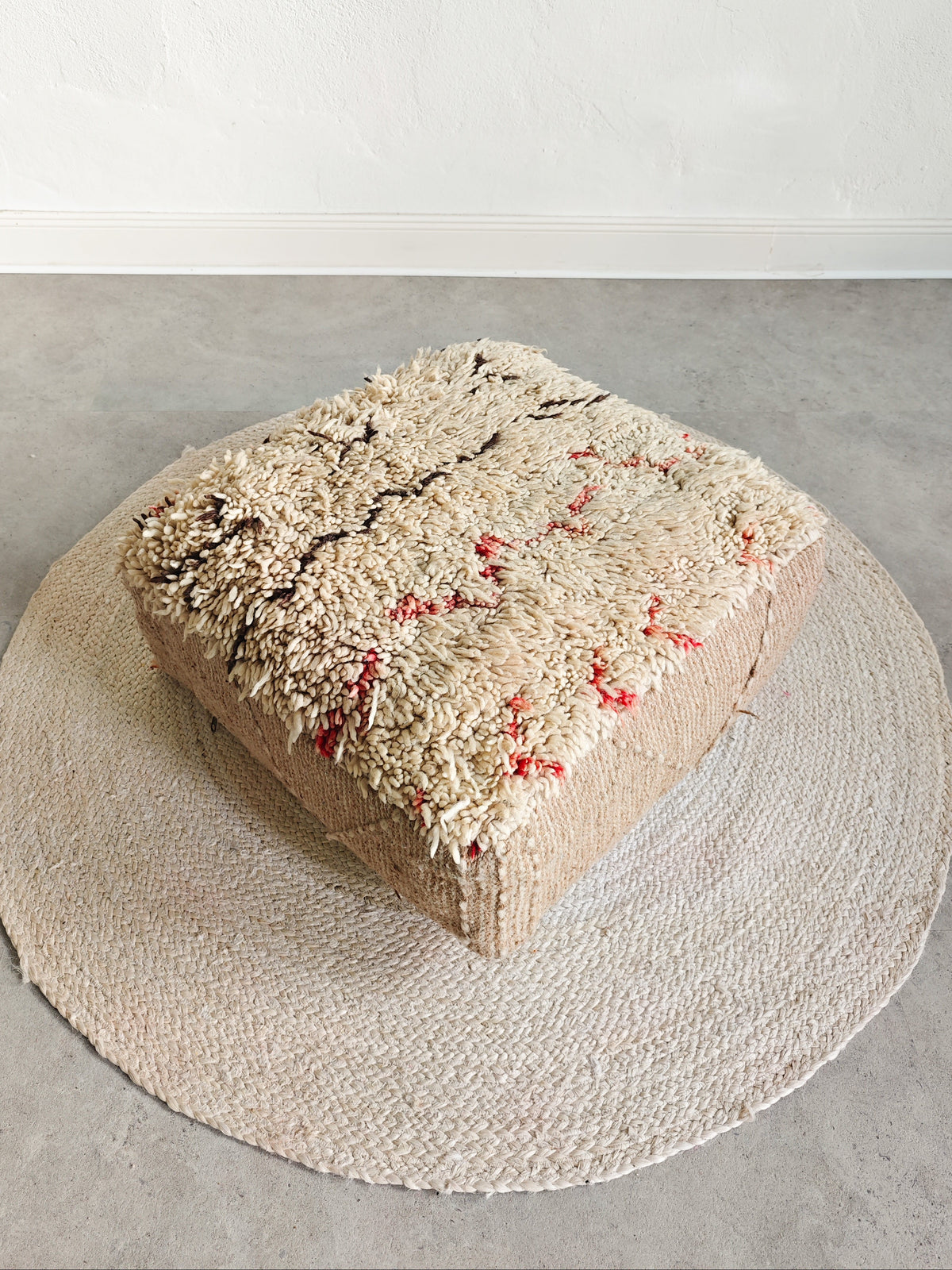 Marokkanischer Pouf, Berber Boho Bodenkissen aus Wolle