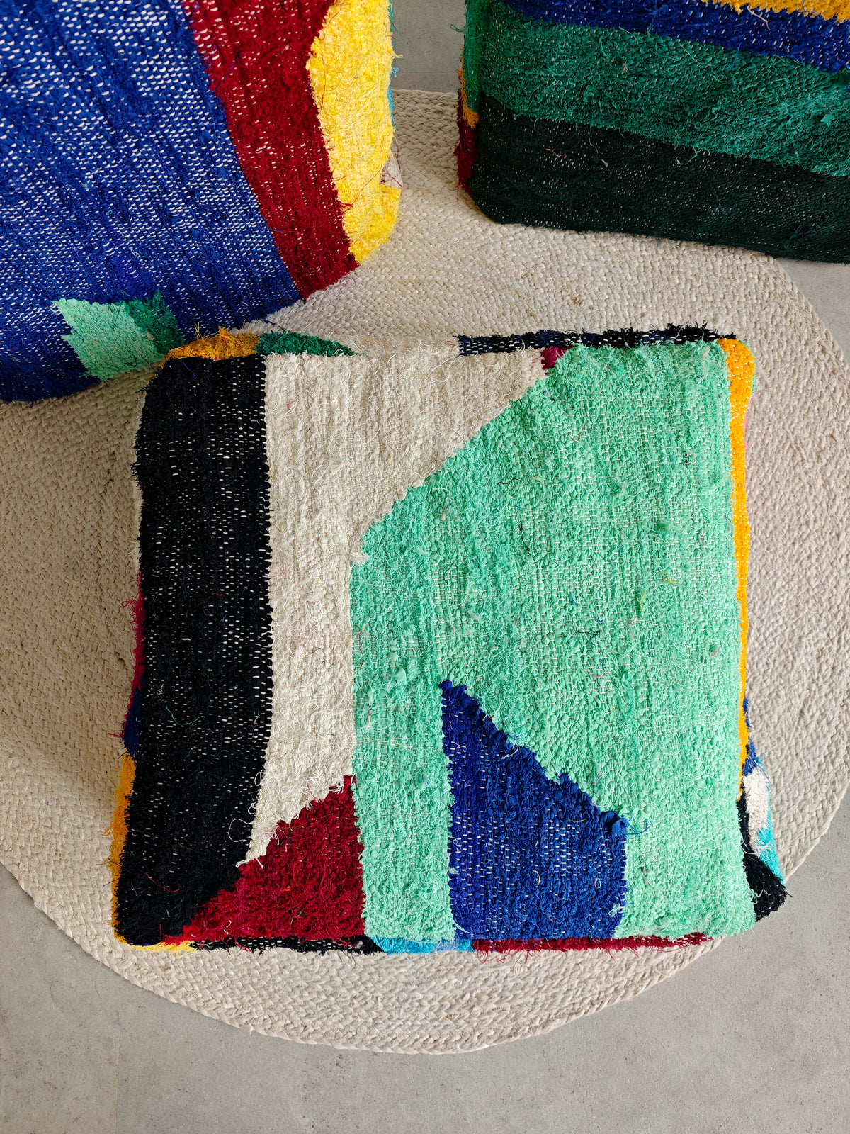 Marokkanischer Upcyling Pouf bunt aus Stoffresten, Boho Bodenkissen Cocosy Premium Collection