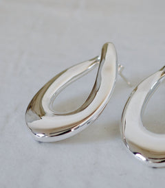 Organic Statement Ohrstecker aus 925 Silber, ovale Y2K Ohrringe, Sculptural Silver Earrings - CocosyBerlin