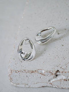 Organic kleine Ohrstecker aus 925 Silber, ovale Y2K Ohrringe, Silver Earrings - CocosyBerlin