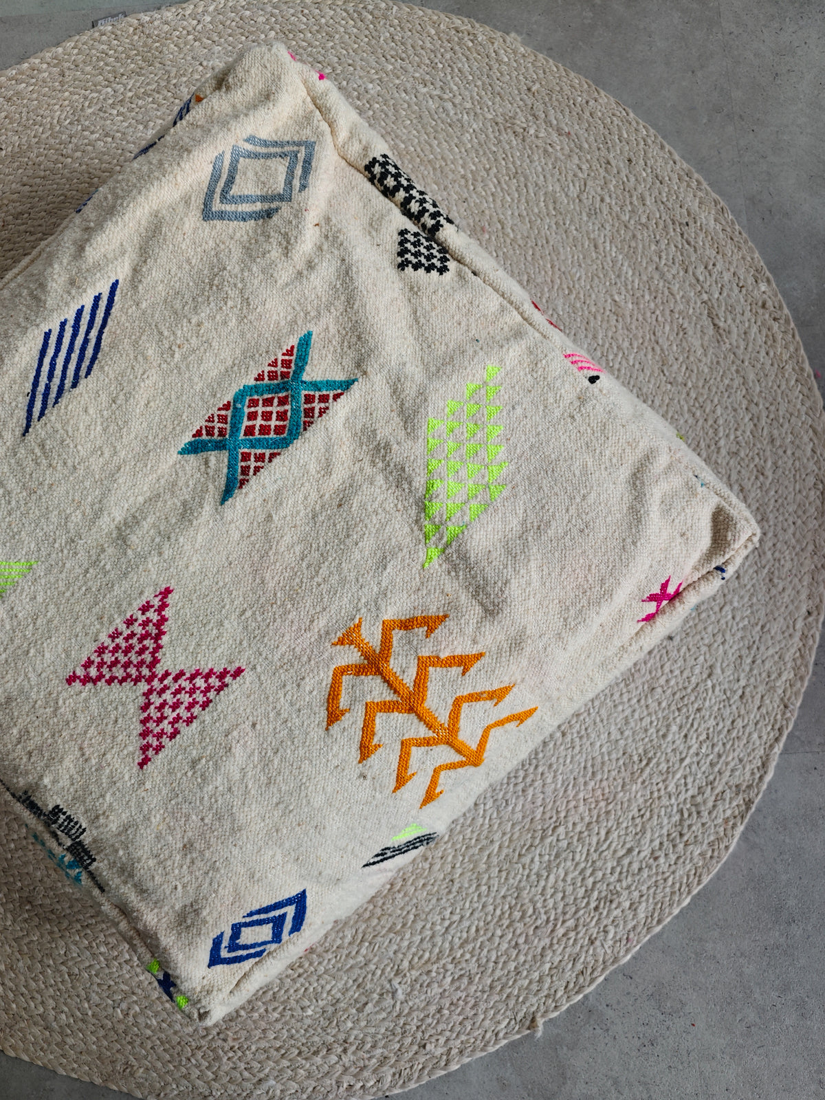 Marokkanischer Pouf aus Wolle, Kelim Bodenkissen quadratisch und bunt, Handarbeit