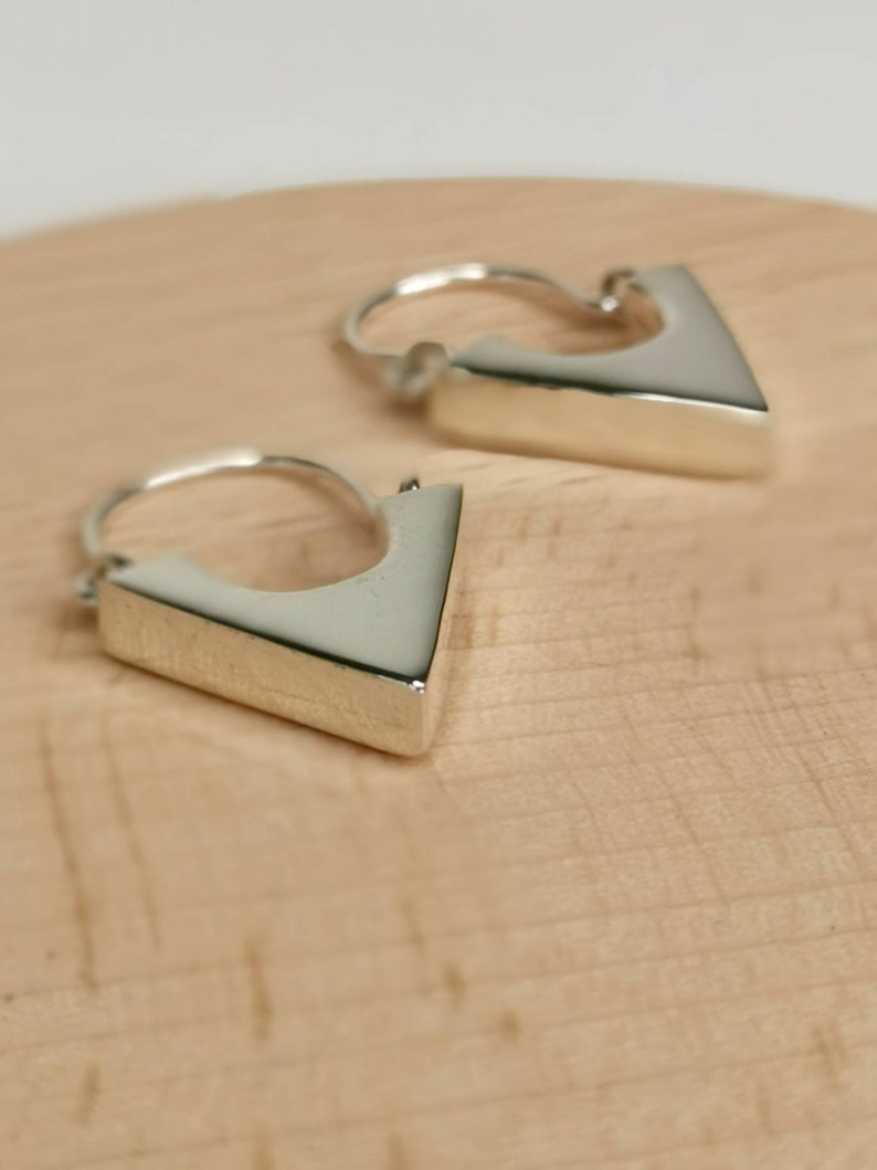 Boucles d'oreilles géométriques en argent sterling | Boucles d'oreilles triangulaires | Boucles d'oreilles triangle minimalistes | CocosyBerlin