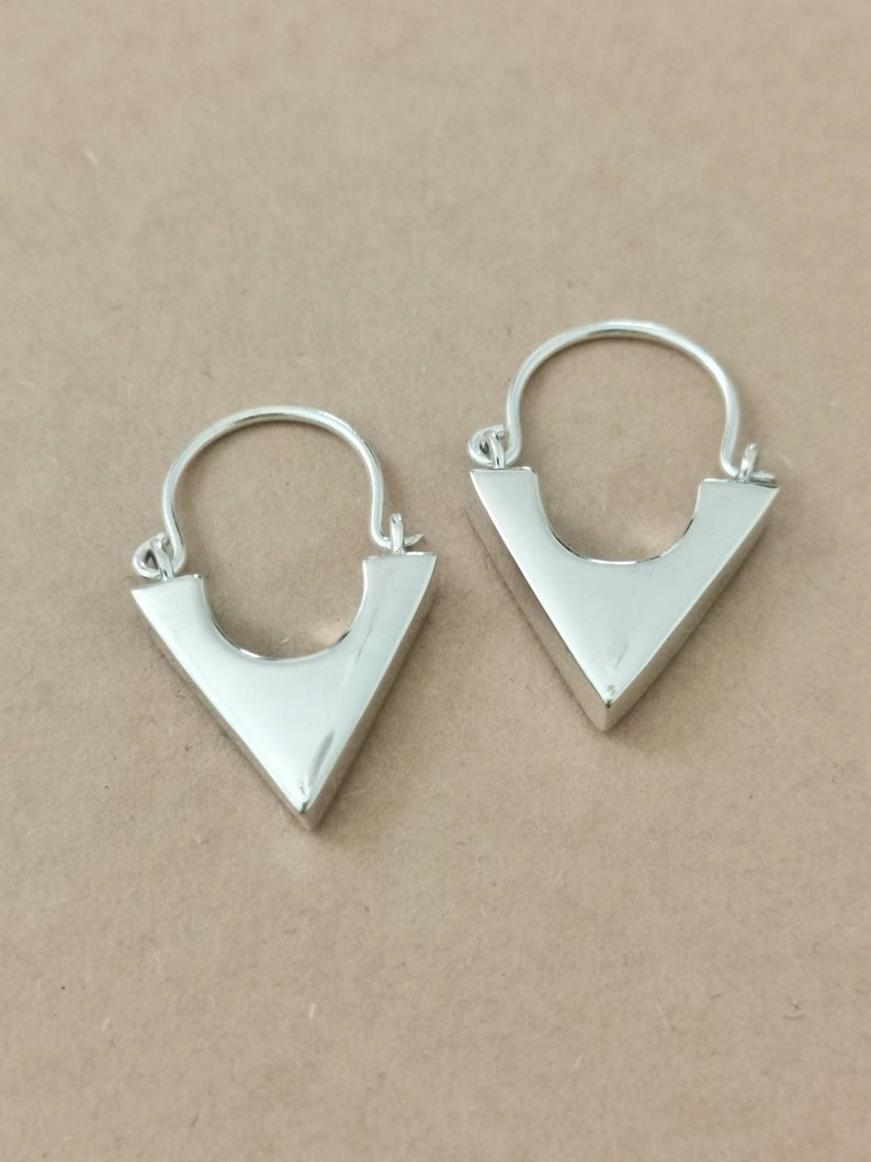 Boucles d'oreilles géométriques en argent sterling | Boucles d'oreilles triangulaires | Boucles d'oreilles triangle minimalistes | CocosyBerlin