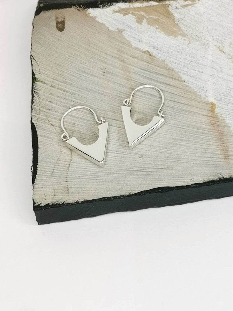 Boucles d'oreilles géométriques en argent sterling | Boucles d'oreilles triangulaires | Boucles d'oreilles triangle minimalistes | CocosyBerlin