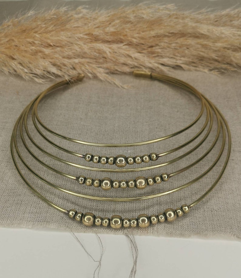 Collier ras du cou tribal en or, collier ras du cou minimaliste, collier ras du cou, collier ras du cou multi-rangs en laiton, collier tribal pour femme, collier multi-rangs