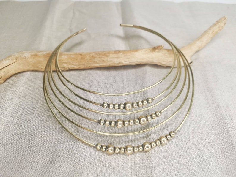 Collier ras du cou tribal en or, collier ras du cou minimaliste, collier ras du cou, collier ras du cou multi-rangs en laiton, collier tribal pour femme, collier multi-rangs