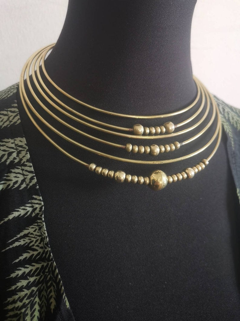 Collier ras du cou tribal en or, collier ras du cou minimaliste, collier ras du cou, collier ras du cou multi-rangs en laiton, collier tribal pour femme, collier multi-rangs