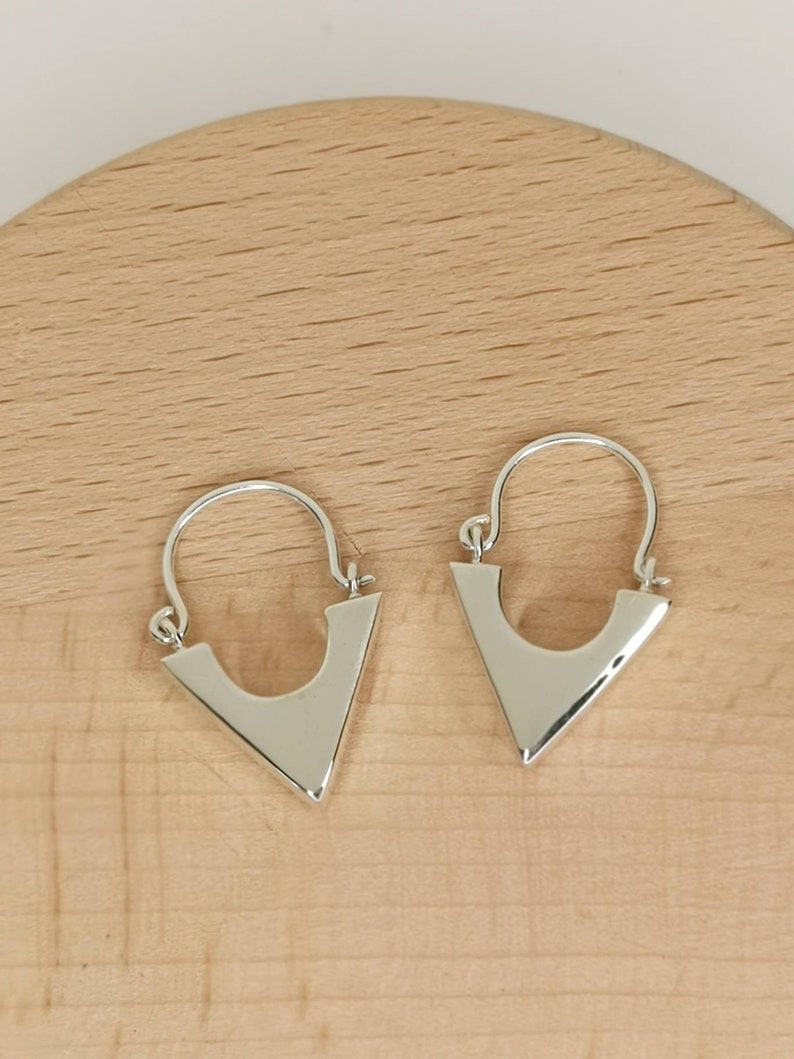 Boucles d'oreilles géométriques en argent sterling | Boucles d'oreilles triangulaires | Boucles d'oreilles triangle minimalistes | CocosyBerlin