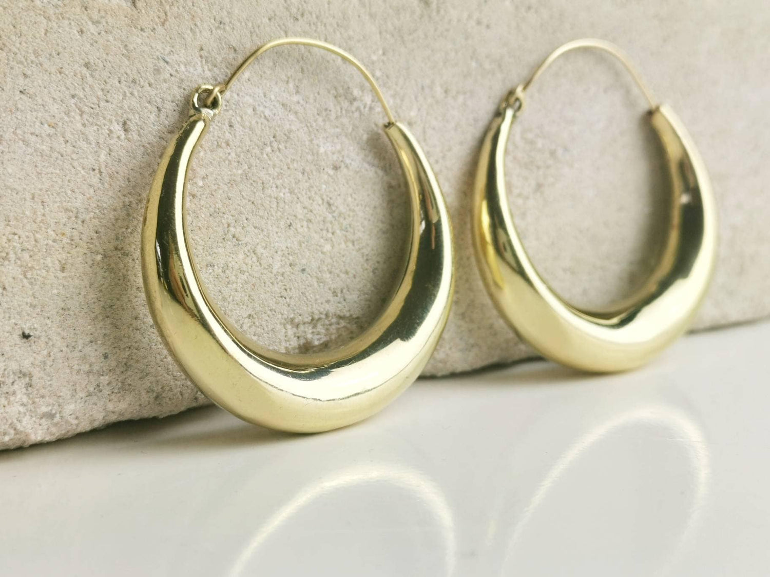 Grandes boucles d'oreilles créoles légères et épaisses en laiton, boucles d'oreilles larges en laiton, boucles d'oreilles tendance, boucles d'oreilles demi-lune, clair de lune, créoles en or