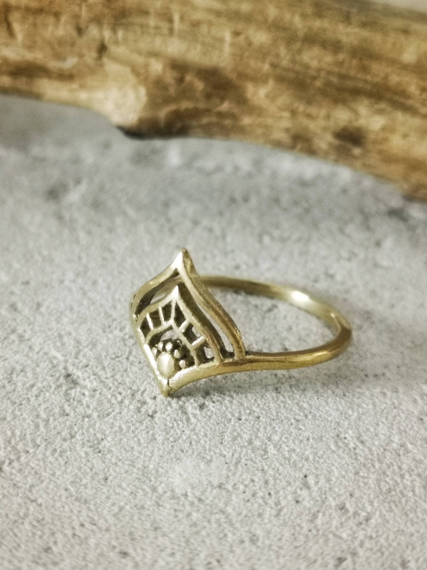 Petite bague en laiton Mandala | Bague bohème | Bijoux de fête | Anneau d'or | hippie | Tribal | Bague d'amitié | Bague Couronne Diadème | Bague Couronne