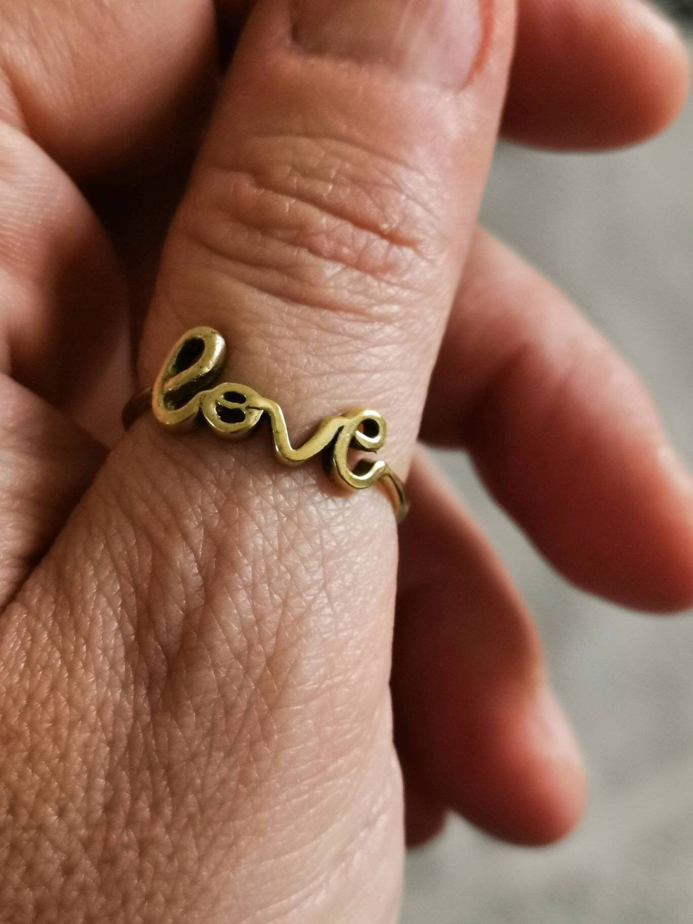 Bague en laiton avec lettrage Love / Bague Boho / Amour / Bague dorée / Hippie / Bague d'amitié / Bague Peace and Love / Bague Love / Bague empilable