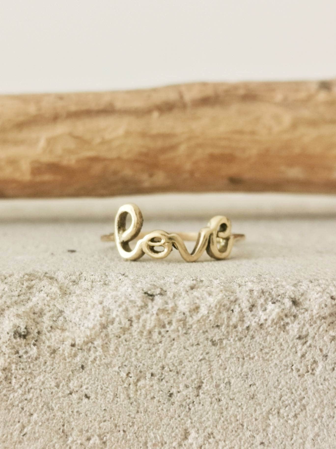 Bague en laiton avec lettrage Love / Bague Boho / Amour / Bague dorée / Hippie / Bague d'amitié / Bague Peace and Love / Bague Love / Bague empilable
