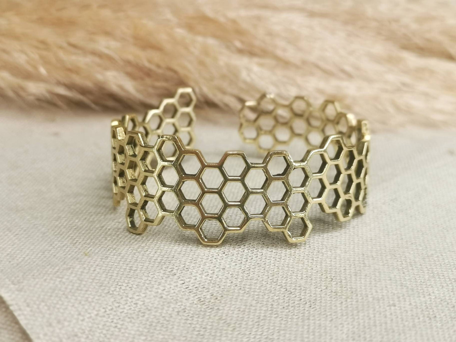 Bracelet nid d'abeille, bracelet nid d'abeille, bracelet manchette, bracelets en or, bracelet en or, bijoux de déclaration, bracelet nid d'abeille, cocosy.berlin