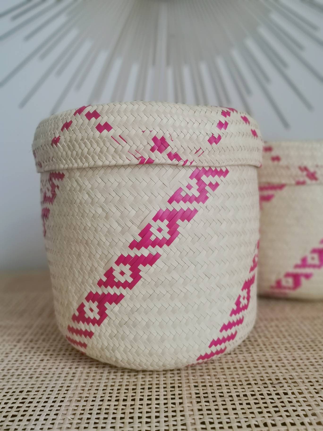 Panier mexicain rond avec couvercle, grand panier en feuille de palmier, panier hippie bohème du Mexique, panier de rangement fait main, panier cosmétique