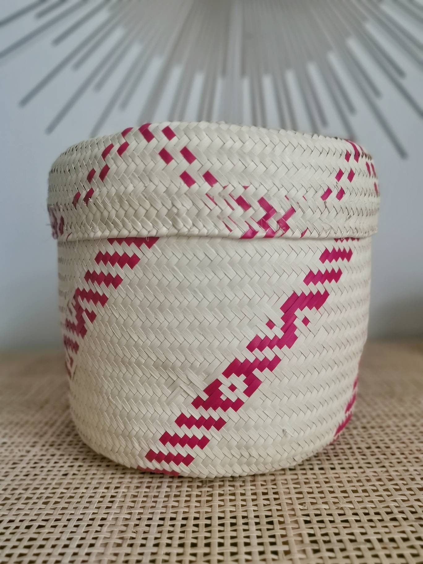 Panier mexicain rond avec couvercle, grand panier en feuille de palmier, panier hippie bohème du Mexique, panier de rangement fait main, panier cosmétique