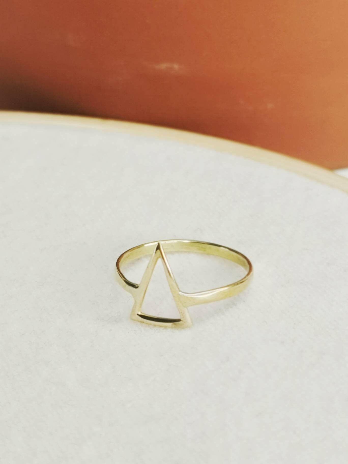 Dreieck Ring aus Messing, Stapelring, Minimalistischer Ring, Geometrischer Ring, dreieckiger Ring, Goldener Ring, Messingring Gold