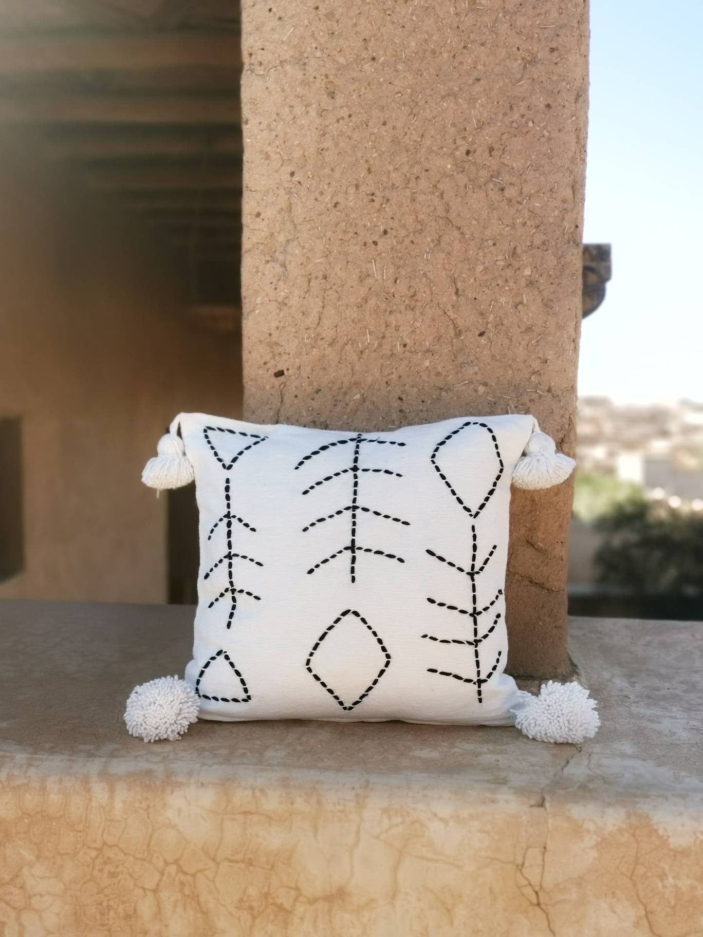 Housse de coussin 50x50 cm, coussin bohème en coton, coussin à pompon, housse de coussin ethnique, minimaliste éclectique