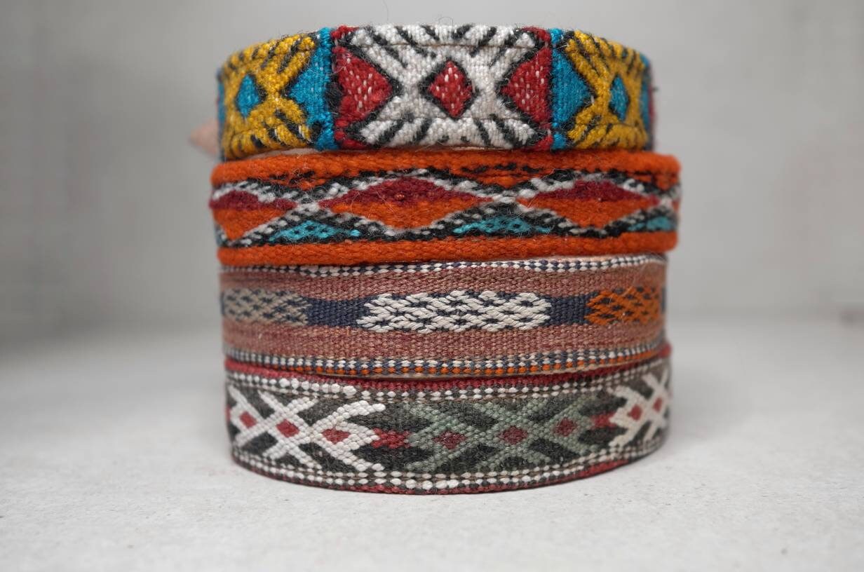 Hundehalsband aus Leder und Vintage Kelim Stoff, Mittelgrosses Hundehalsband aus Marokko, Halsband für Hunde, Handarbeit Unikat