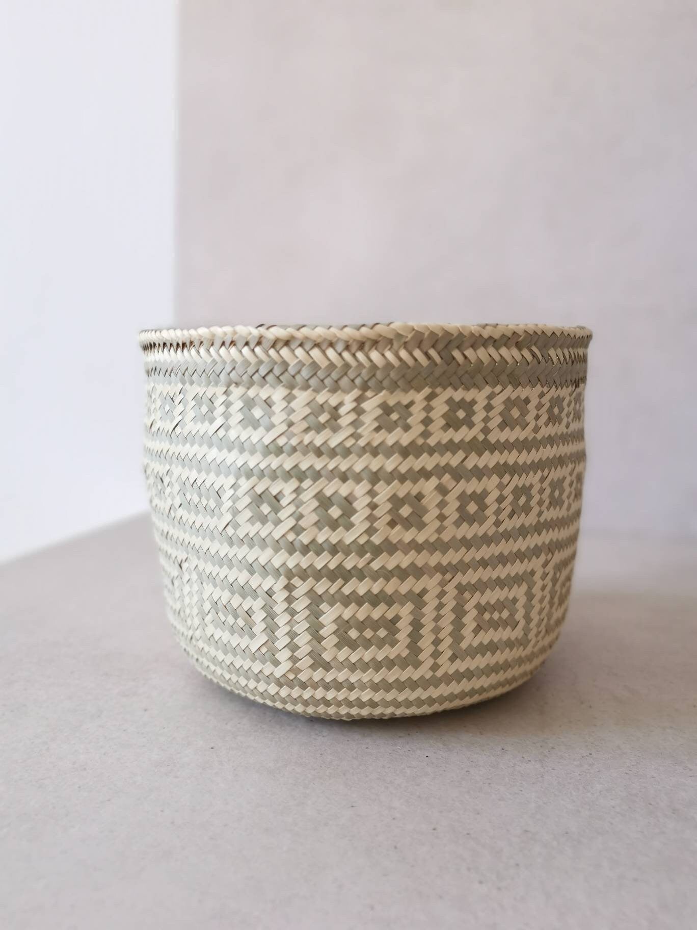 Boho mexikanischer Korb, Kosmetikkorb, Aufbewahrungskorb aus Mexiko, Pflanzenkorb im Bohemian Stil