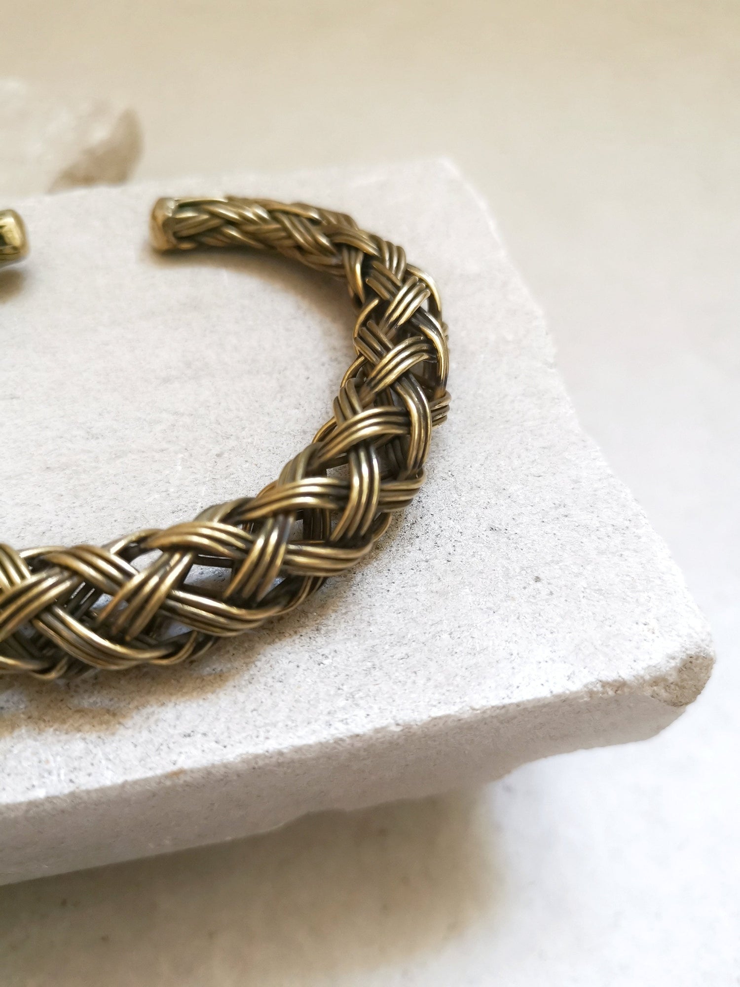 Chunky bracelet made of golden brass, statement bangle, wide bangle, braided bracelet, round bracelet