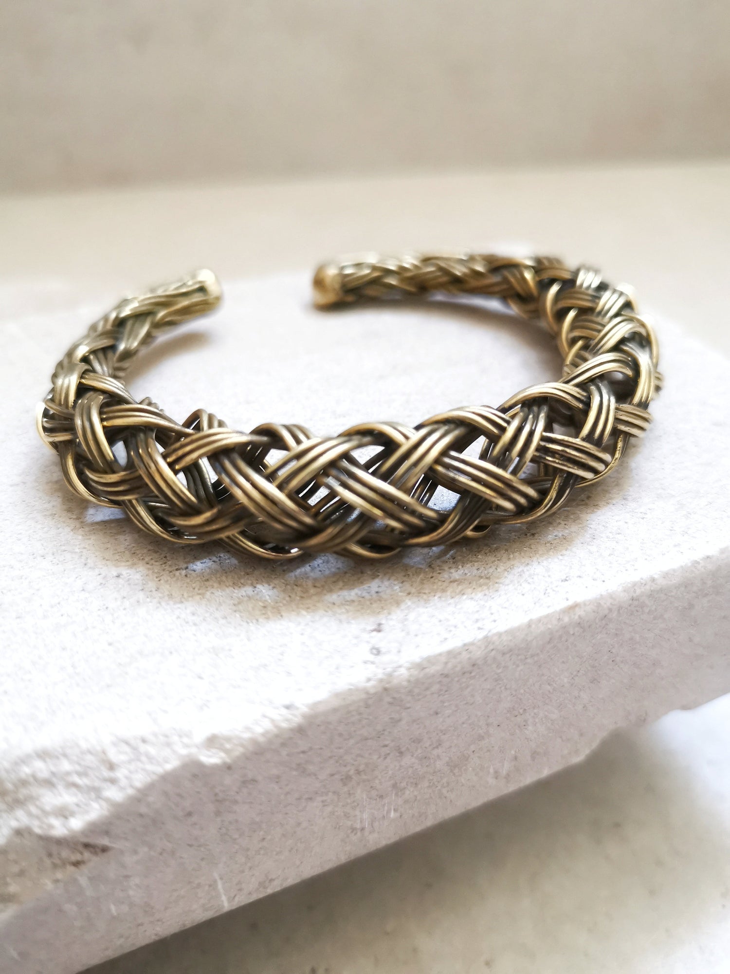 Chunky bracelet made of golden brass, statement bangle, wide bangle, braided bracelet, round bracelet