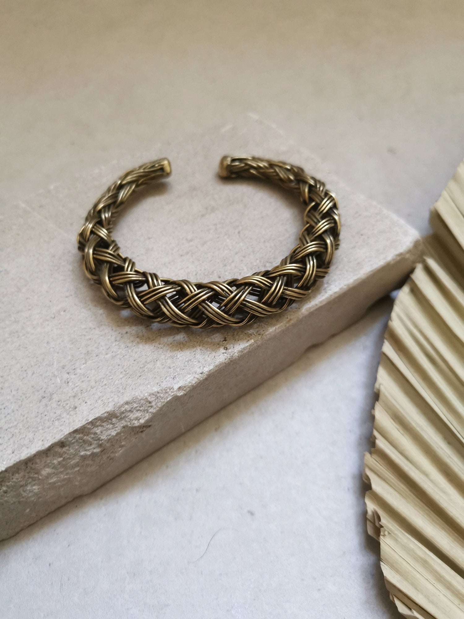 Chunky bracelet made of golden brass, statement bangle, wide bangle, braided bracelet, round bracelet