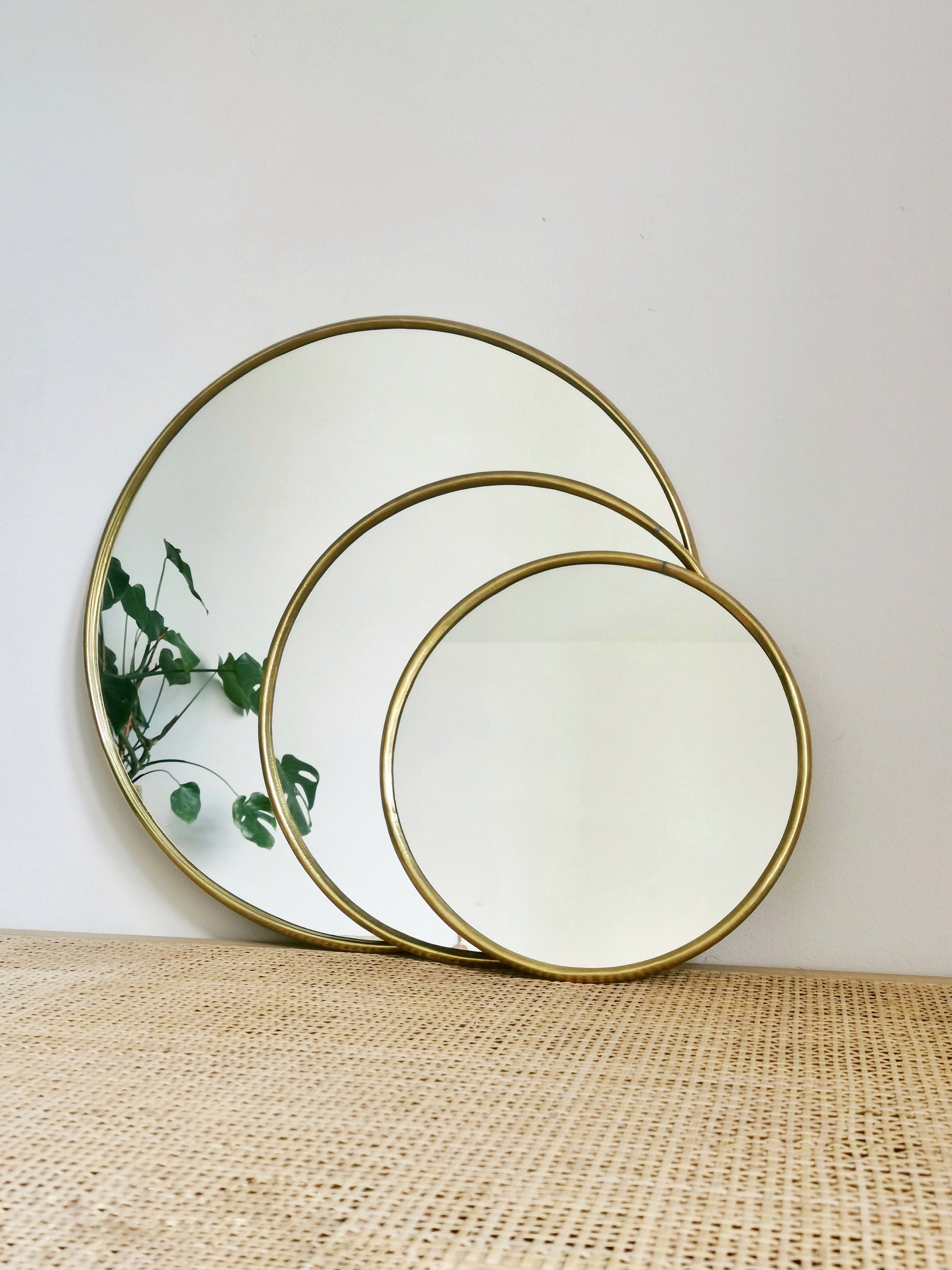 Runder Spiegel, Spiegel mit goldenem Messing Rahmen, Wandspiegel Rund, –  CocosyBerlin
