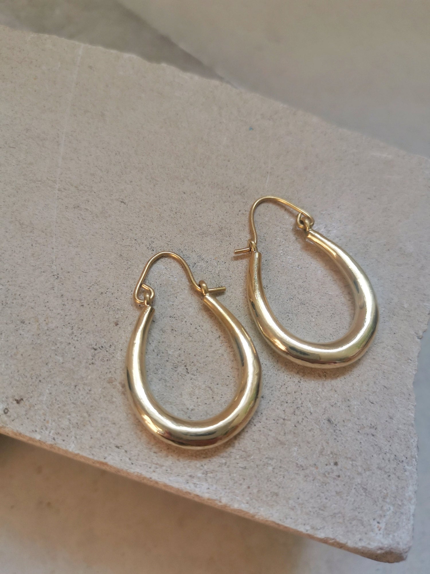 Petites boucles d'oreilles créoles ovales épaisses en laiton, boucles d'oreilles pendantes larges, boucles d'oreilles tendance, boucles d'oreilles bohèmes hippies