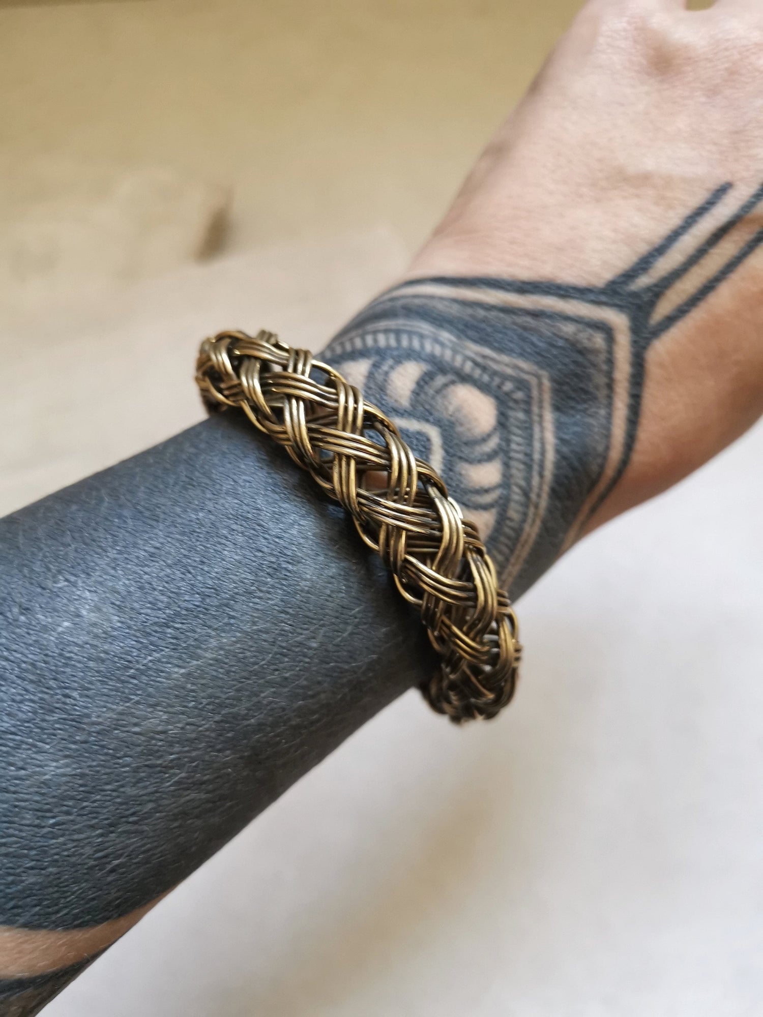 Chunky bracelet made of golden brass, statement bangle, wide bangle, braided bracelet, round bracelet