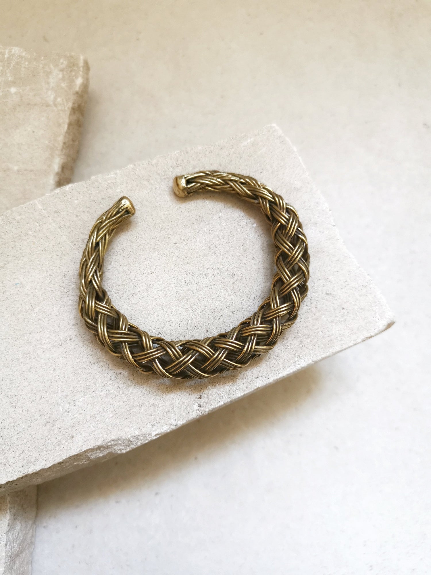 Chunky bracelet made of golden brass, statement bangle, wide bangle, braided bracelet, round bracelet