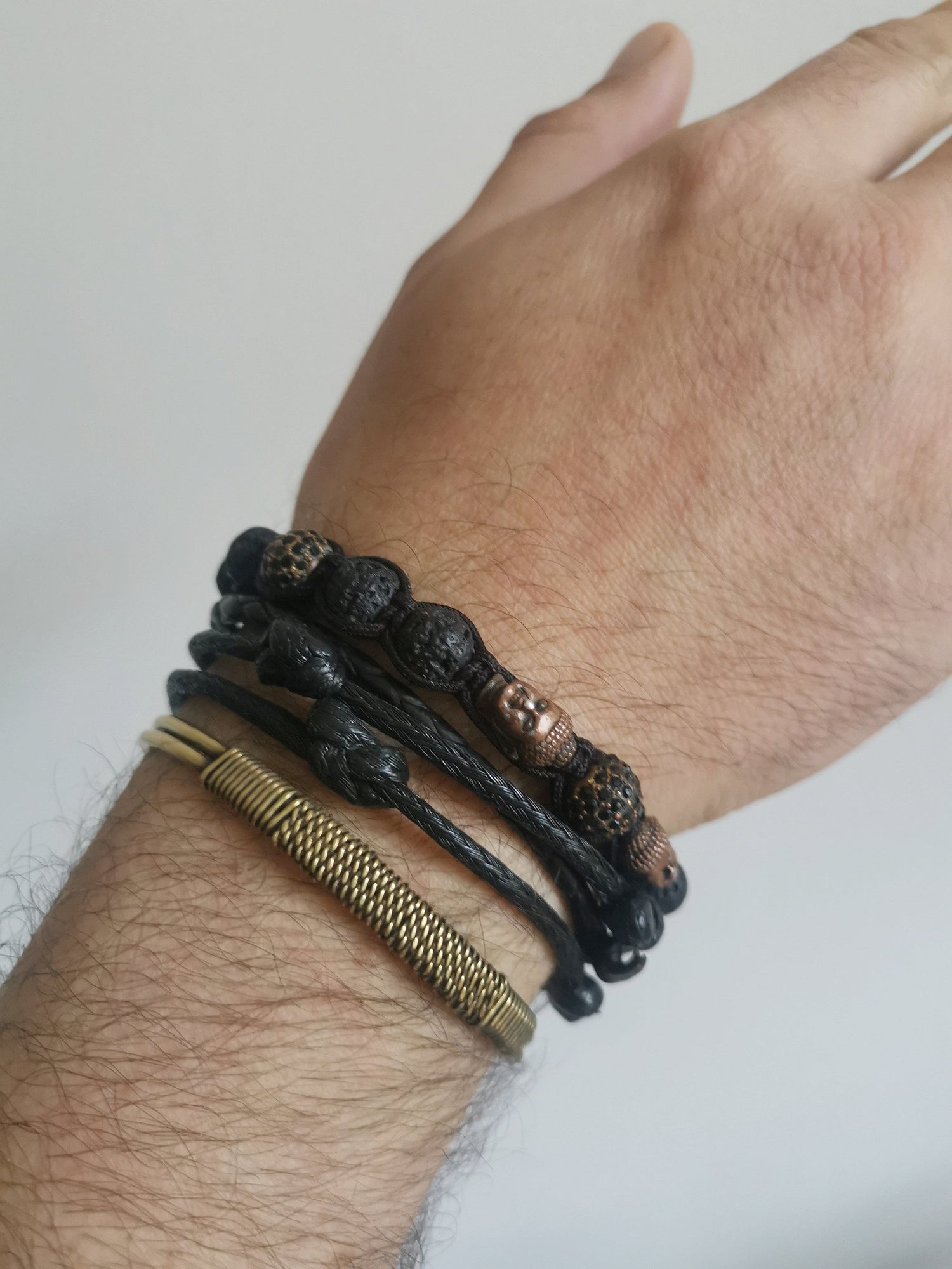 Bracelet en laiton doré, jonc en laiton enroulé d'or torsadé, jonc simple et minimaliste
