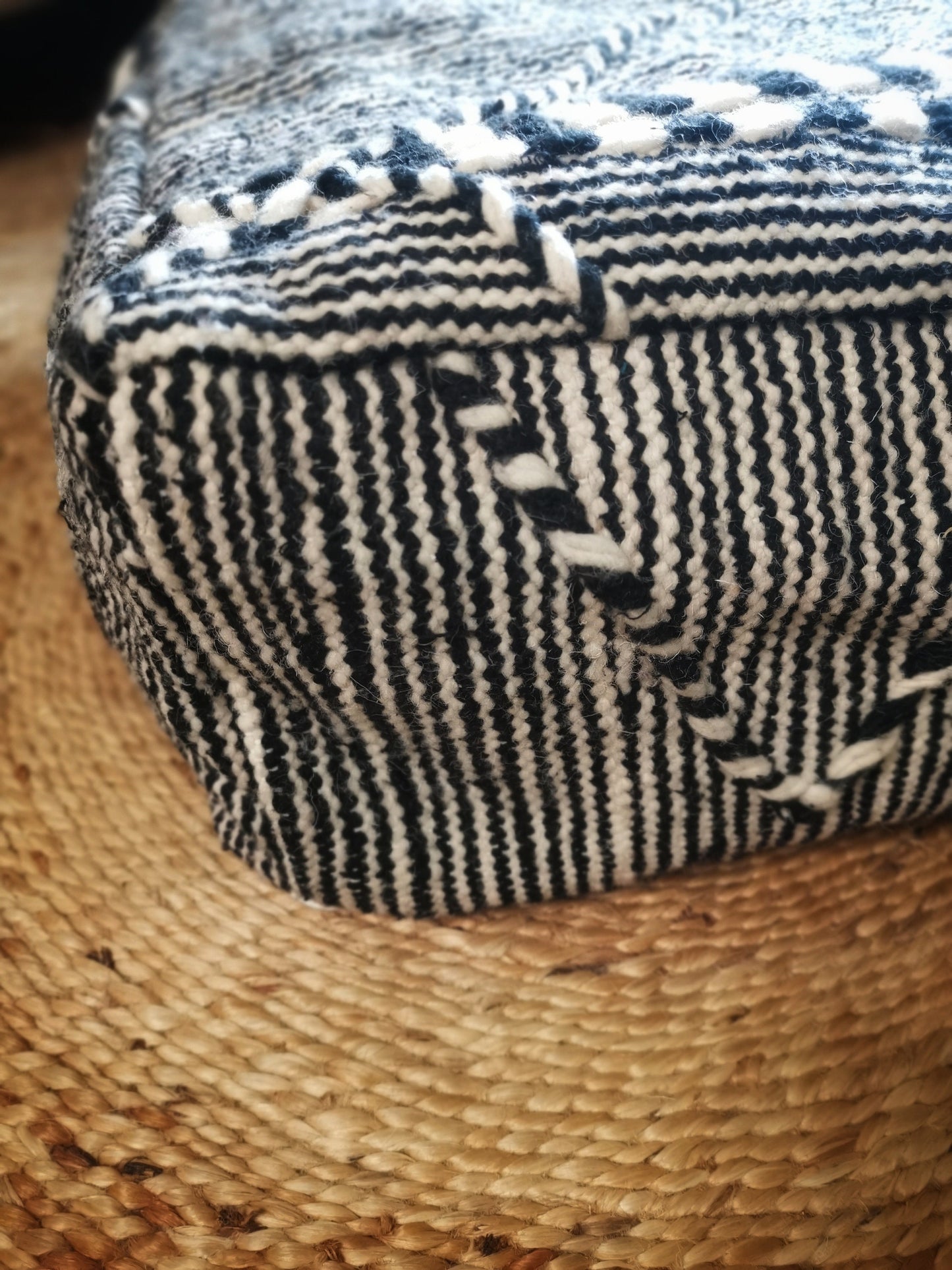 Marokkanischer Vintage Pouf, Berber Bodenkissen, Sitzkissen aus Wolle, Vintage Bodenkissen, Boho Sitzkissen Marrakesch