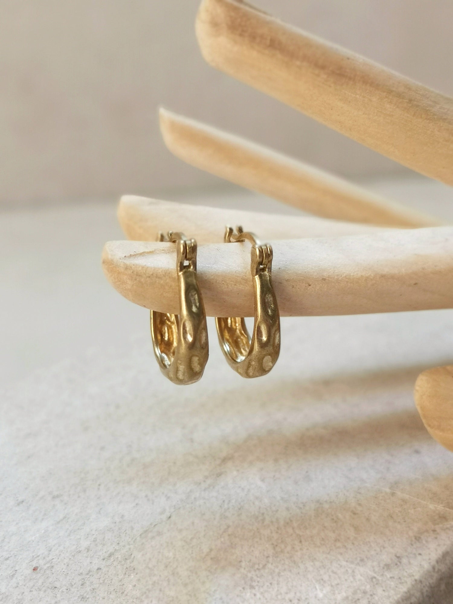 Petites créoles 18 x 3 mm, petites créoles rondes, créoles en laiton doré