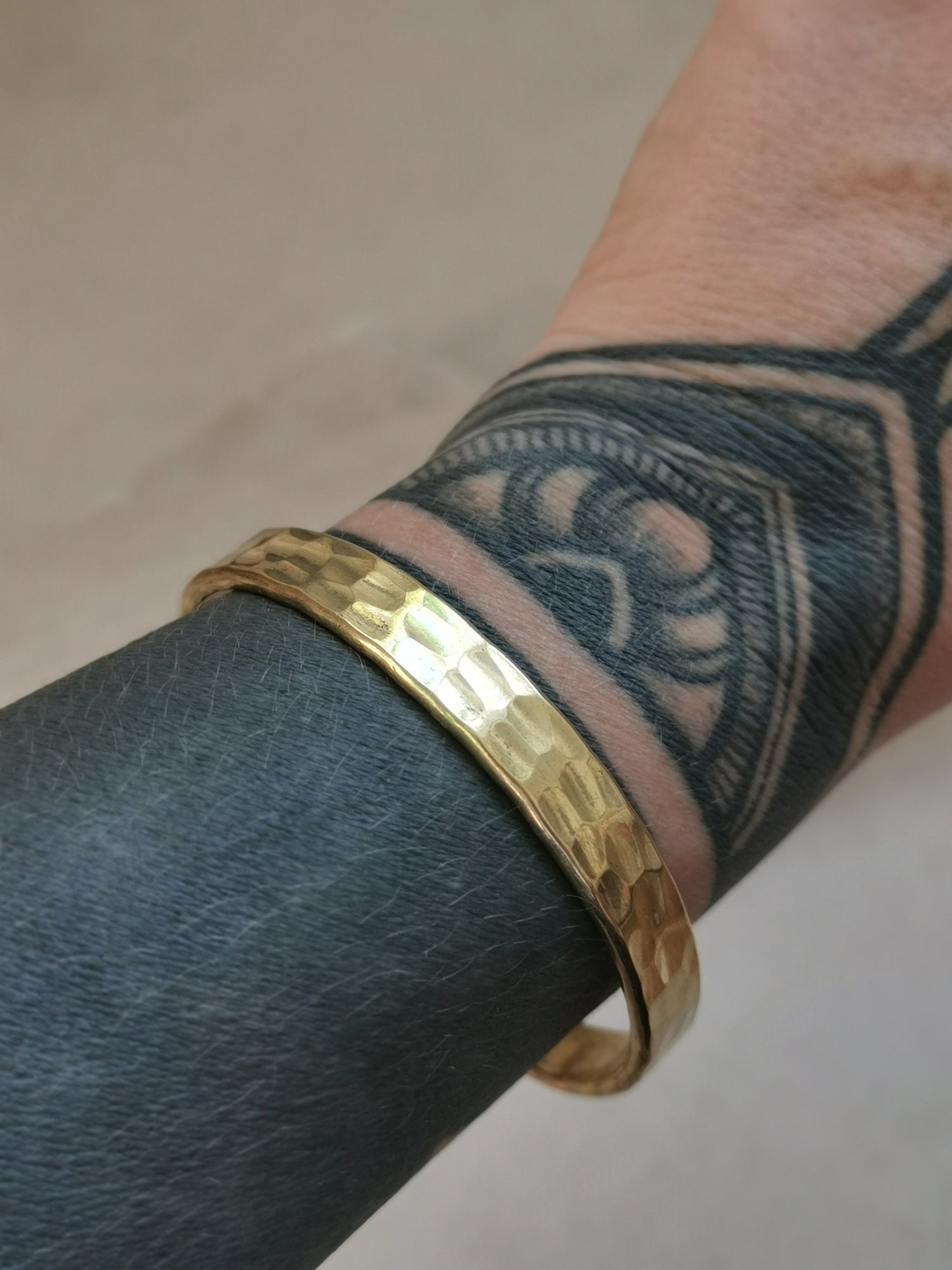 Wide bracelet made of golden brass adjustable, bangle made of solid brass hammered gold, minimalist simple bangle