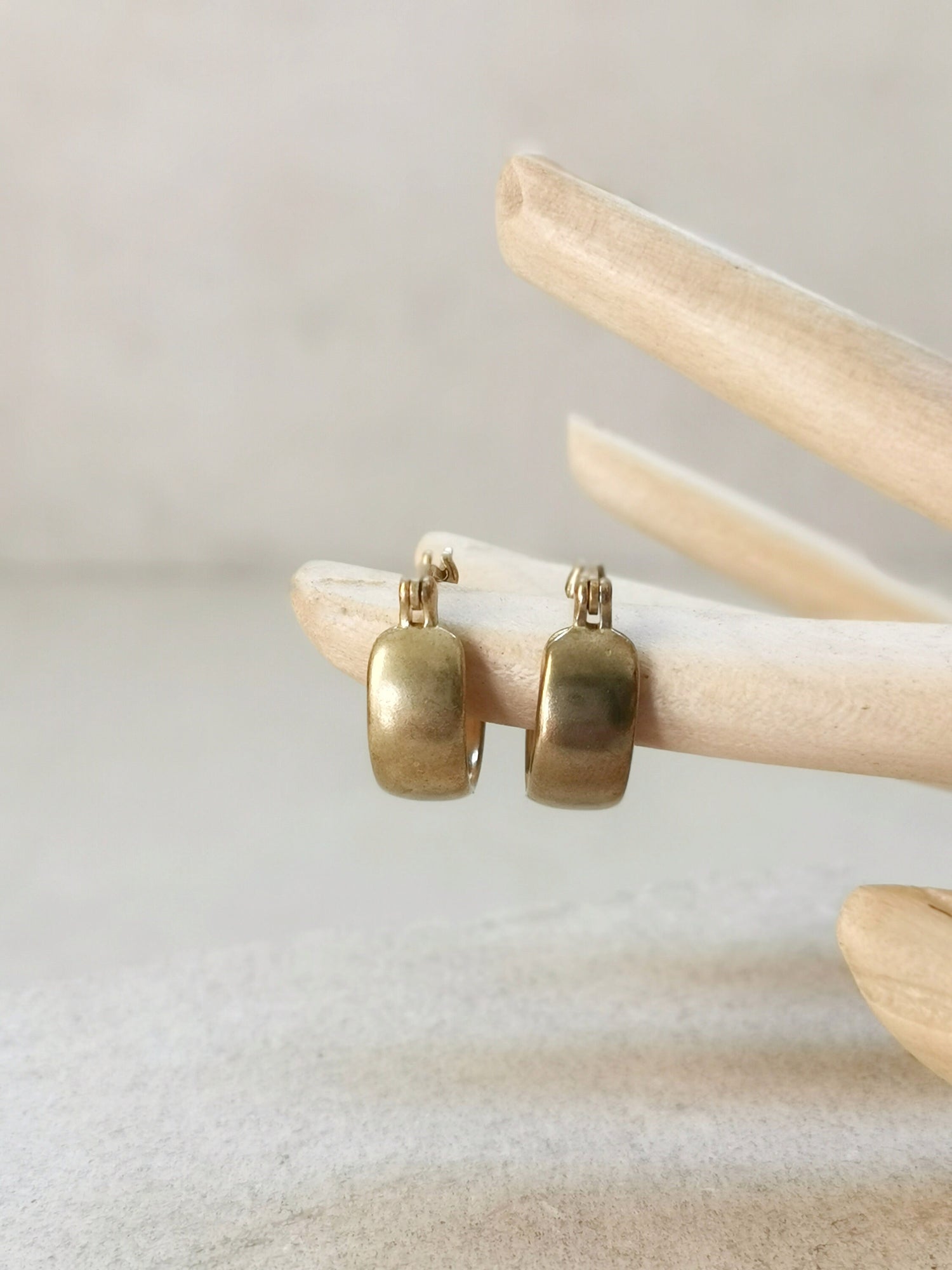 Mini chunky hoop earrings, wide small hoop earrings made of golden brass, minimalist earrings