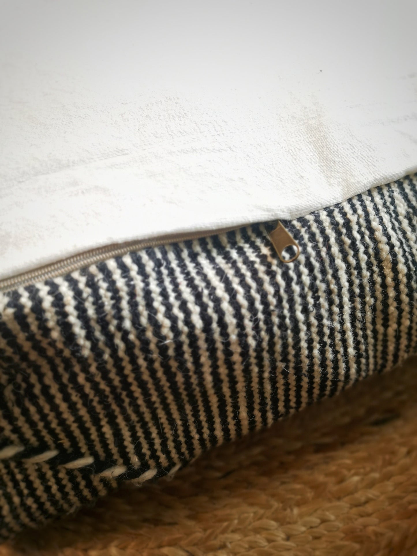 Marokkanischer Vintage Pouf, Berber Bodenkissen, Sitzkissen aus Wolle, Vintage Bodenkissen, Boho Sitzkissen Marrakesch