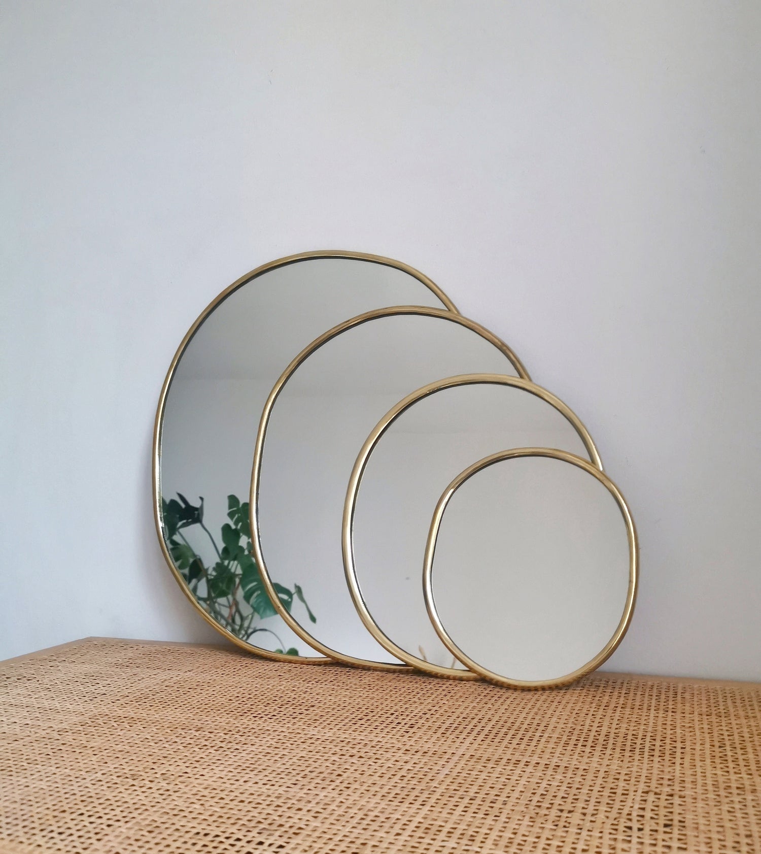 Ovaler Spiegel, Spiegel mit goldenem Messing Rahmen, Wandspiegel Oval, Handarbeit aus Marokko