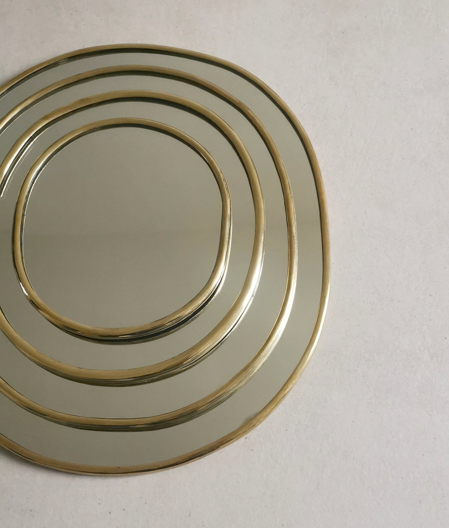 Ovaler Spiegel, Spiegel mit goldenem Messing Rahmen, Wandspiegel Oval, Handarbeit aus Marokko