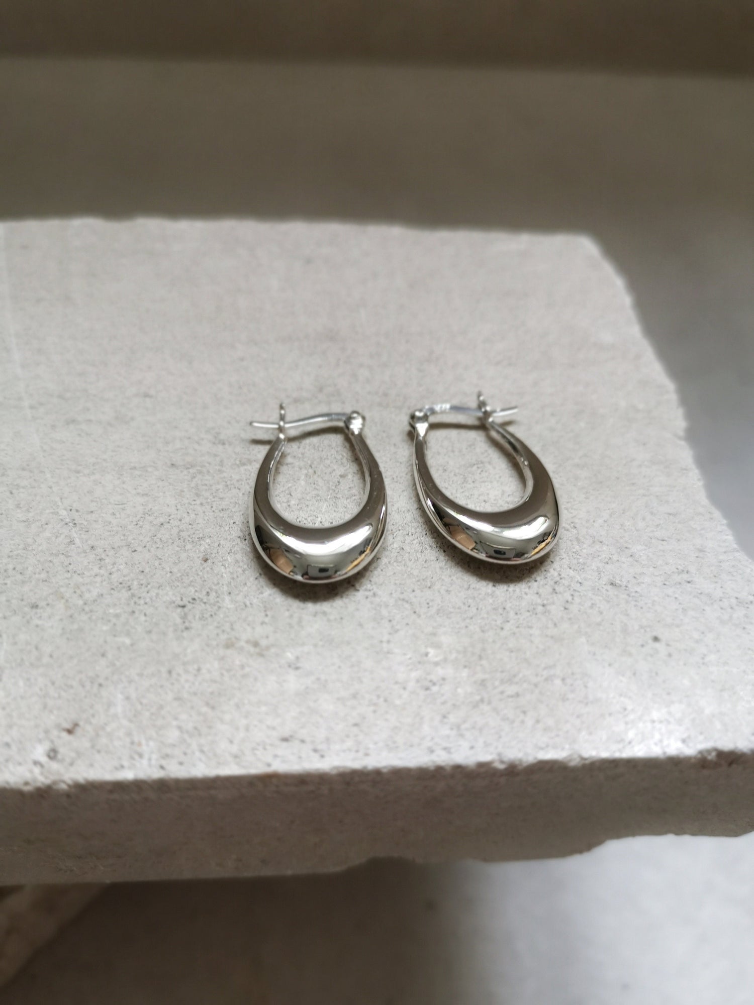 Boucles d'oreilles créoles ovales larges en argent 925, boucles d'oreilles minimalistes, boucles d'oreilles créoles simples et élégantes en argent sterling