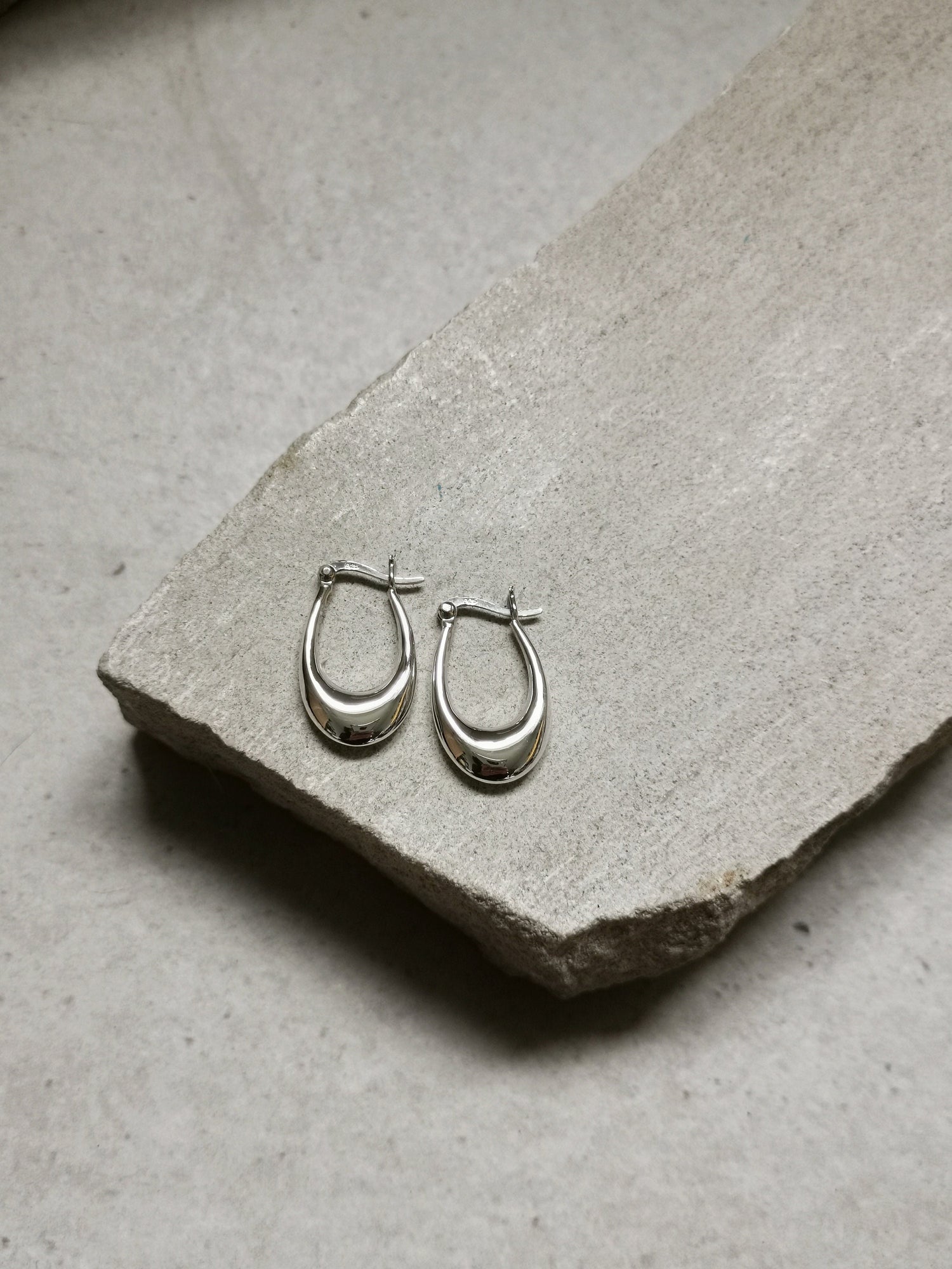 Boucles d'oreilles créoles ovales larges en argent 925, boucles d'oreilles minimalistes, boucles d'oreilles créoles simples et élégantes en argent sterling